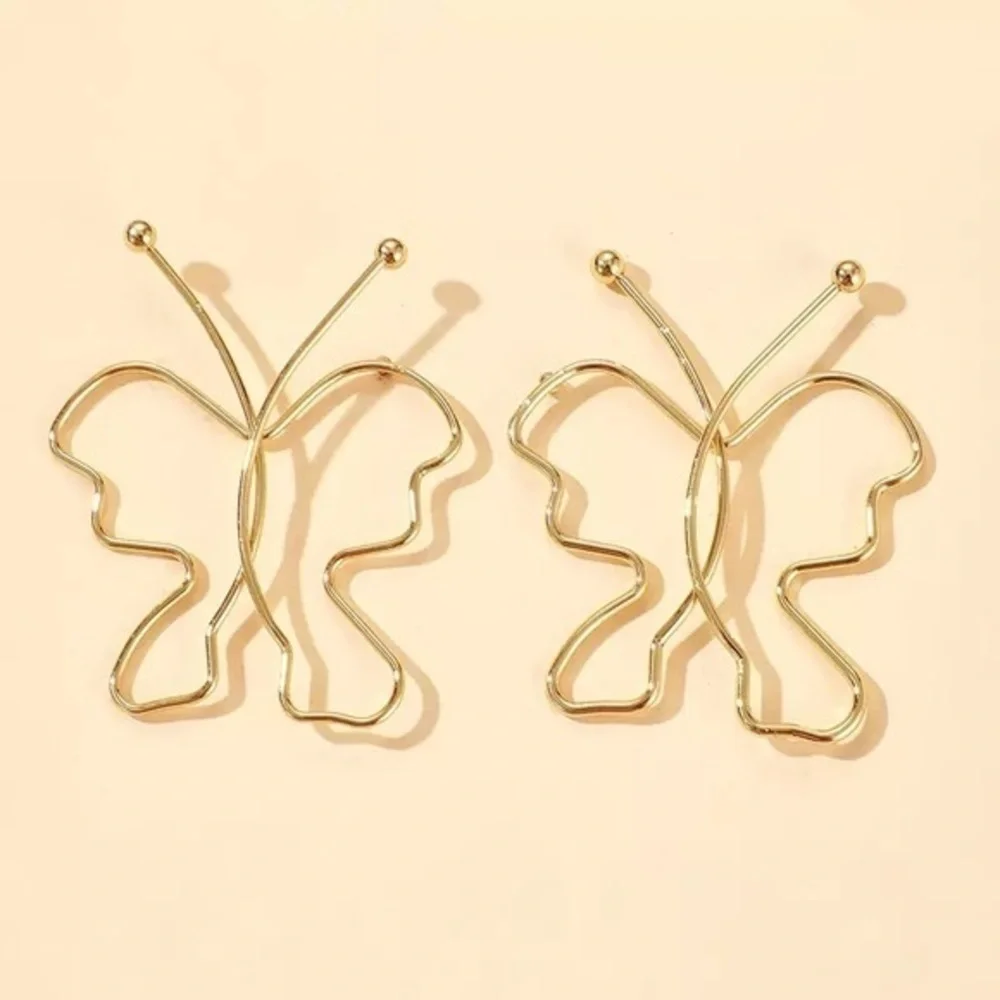 3/$30 💛 Abstract Butterfly Earrings